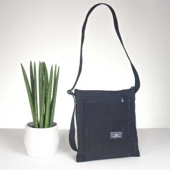 Vendor-unknown DIDGERIDOO 100% Organic Hemp Tablet Satchel (Plastic-free)